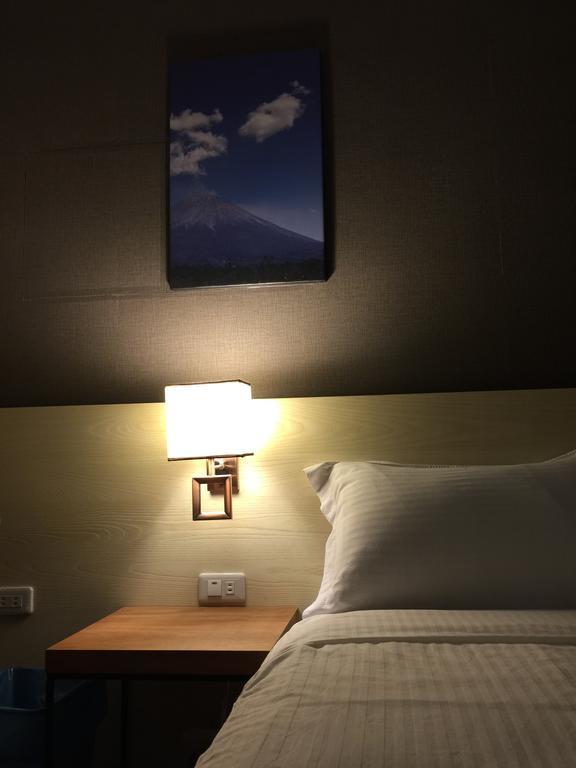 Cozy Cozy Hostel Tainan Zewnętrze zdjęcie